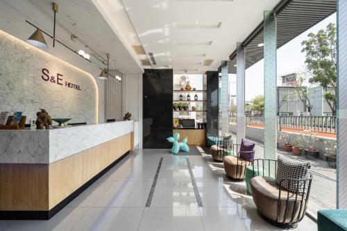 Posezení v ubytování S&E Hotel