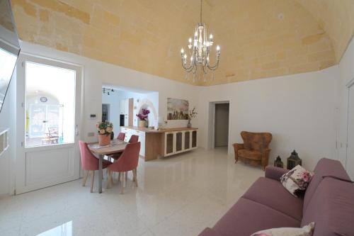 a living room with a couch and a table at Casa di nonna Pina in Manduria