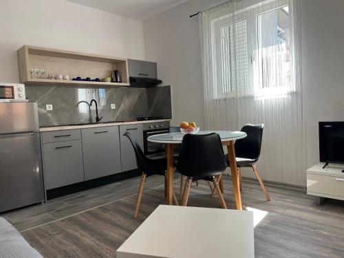 Gambar di galeri bagi Apartment Makarska M&I, FREE PRIVATE PARKING di Makarska