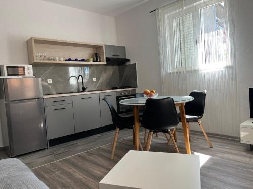 Gambar di galeri bagi Apartment Makarska M&I, FREE PRIVATE PARKING di Makarska