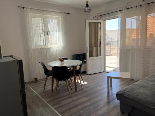 Gambar di galeri bagi Apartment Makarska M&I, FREE PRIVATE PARKING di Makarska