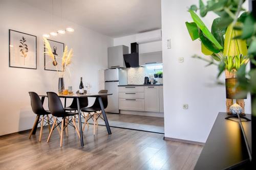Dapur atau dapur kecil di Apartments Dubra