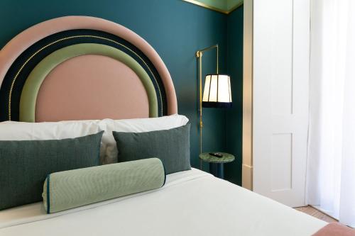 Кровать или кровати в номере The Lift Apartments by RIDAN Hotels