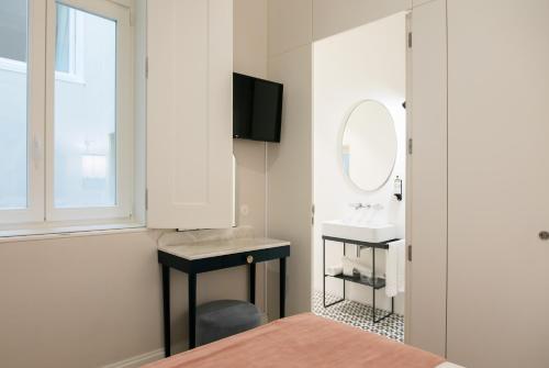 Телевизор и/или развлекательный центр в The Lift Apartments by RIDAN Hotels