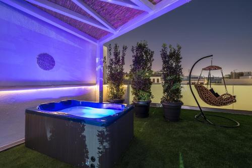 Zahrada ubytování Sea Breeze Suite with Jacuzzi