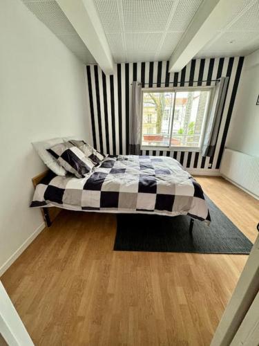 Expérience cinéma immersif dans appartement près de Montmartre