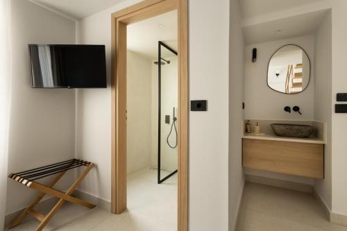 Televiisor ja/või meelelahutuskeskus majutusasutuses Cortiletto Timeless Suites