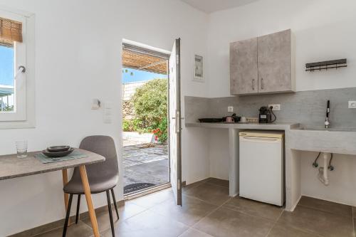 Gallery image of Kleris Apartment 10 Tinos in Tinos Town