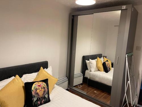 a bedroom with two beds and a mirror at SAV 1 Bed Apartment Argyle Watford in Watford
