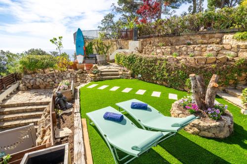 O grădină în afara Villa Can Toni Lux Experience, ideal Familias con Vista Mar & AirCon