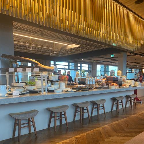a restaurant with a bar with stools in front of it at b'mine Hotel Frankfurt Airport in Frankfurt/Main