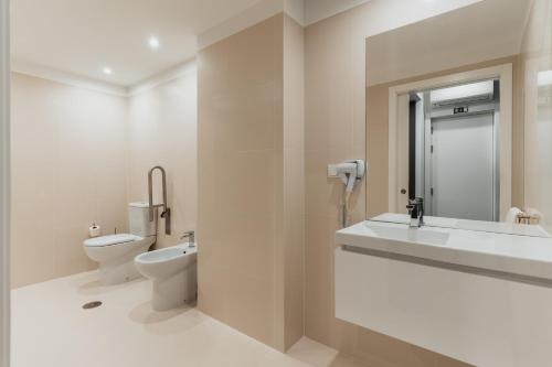 Bilik mandi di Avenida Concept Studios