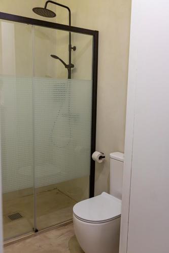 Un baño de Resolana Suites