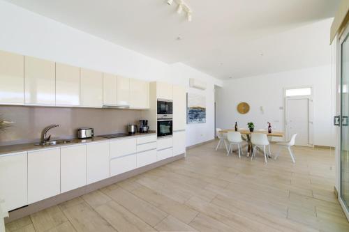 Villa Delioma by Villa Plus