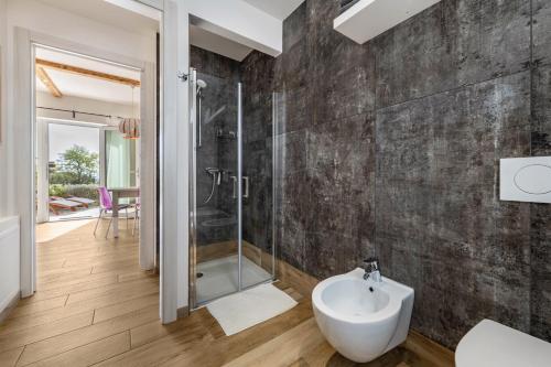 Bilik mandi di Ai Colli country view apartment