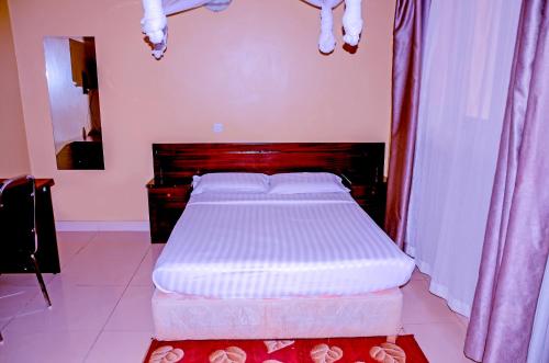 Ένα ή περισσότερα κρεβάτια σε δωμάτιο στο AKELLO HOTEL