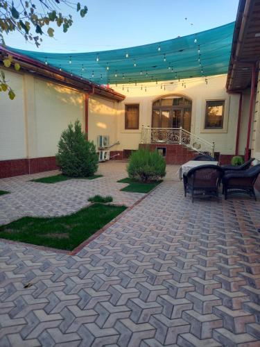 Κήπος έξω από το Uyut Hotel