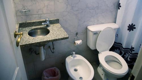 Kylpyhuone majoituspaikassa Aires Express