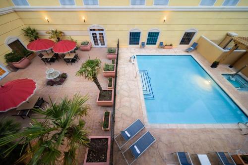 Бассейн в La Quinta by Wyndham San Antonio Medical Ctr. NW или поблизости