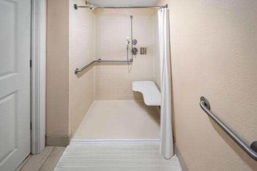 Ванная комната в La Quinta by Wyndham San Antonio Medical Ctr. NW