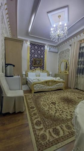 Ένα ή περισσότερα κρεβάτια σε δωμάτιο στο Uyut Hotel