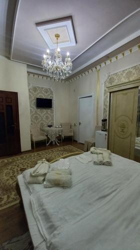 Ένα ή περισσότερα κρεβάτια σε δωμάτιο στο Uyut Hotel