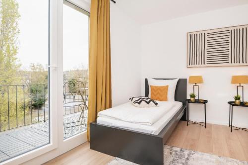 a bedroom with a bed and a balcony at Kurzzeitglück 24h Self Check-In KR02 in Krefeld