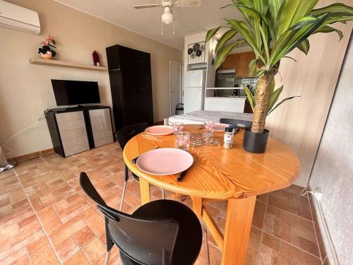 Photo de la galerie de l'établissement Studio - Les pieds dans l'eau & à proximité des commerces., au Grau-du-Roi