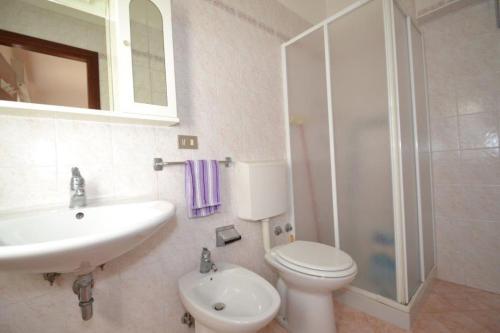 A bathroom at Annarosa
