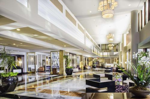 LaGuardia Plaza Hotel Image