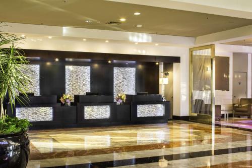 LaGuardia Plaza Hotel Image