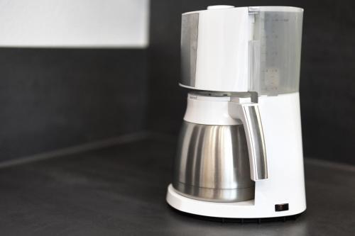 a white blender sitting on a counter at Ferienwohnung Obsthof Fieß in Oberkirch
