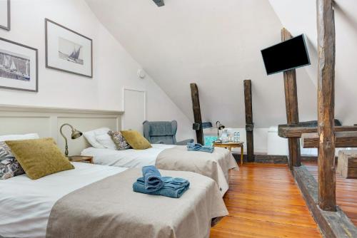 a room with three beds and a flat screen tv at Villa Wolax in Kaarina