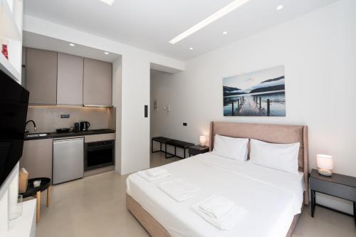Minimal Studio with Balcony in Central Athens
