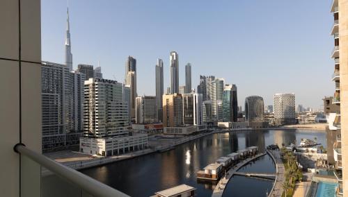 Prime Spacious 2 BR Apt, Burj Khalifa & Canal View - Scala Tower