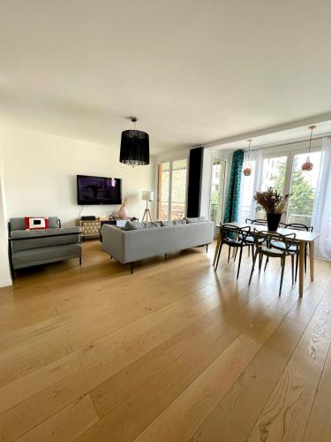 Stylish modern large 2 Bedrooms 5 min close to Paris