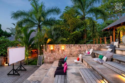 Taman di luar Zuri Zanzibar