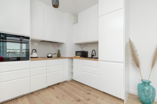 Dapur atau dapur kecil di Stylish Apartment in Gdynia Balcony & WIFI by Rent like home