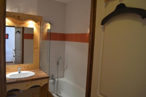 a bathroom with a sink and a shower and a mirror at Appartements montagne, piscine et sauna in Orelle