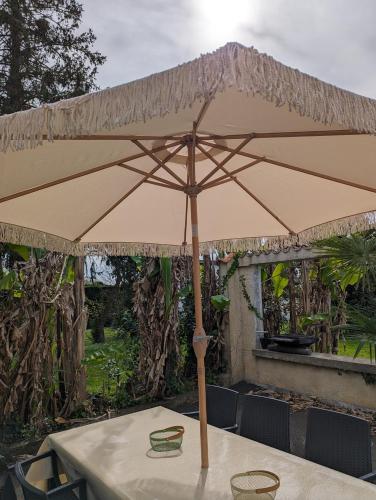 Κήπος έξω από το Charmant gîte 10 pers avec piscine, jacuzzi jardin