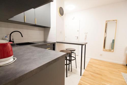 a kitchen with a counter and stools in it at HAPPYAPART.PL ul. Łaciarska RYNEK Old Town in Wrocław