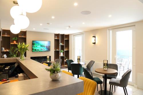 Hotel Crystal — Lounge or bar
