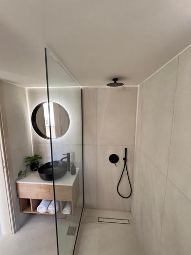 Ένα μπάνιο στο Talakya sea view apartment