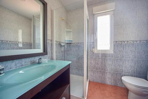 a bathroom with a tub and a toilet and a mirror at Casa Margarita, al lado de Laredo in Rada