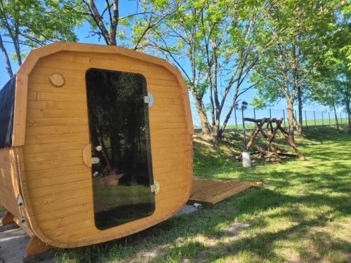 Κήπος έξω από το Apartamenty Mazury