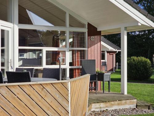 a porch with a table and chairs on a house at Ferienhaus-Linde in Presen