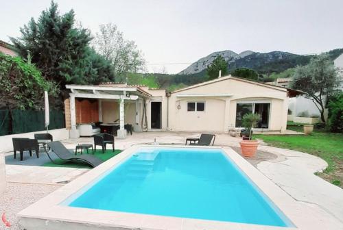 Nespecifikovaný výhled na hory nebo výhled na hory při pohledu z bed and breakfast