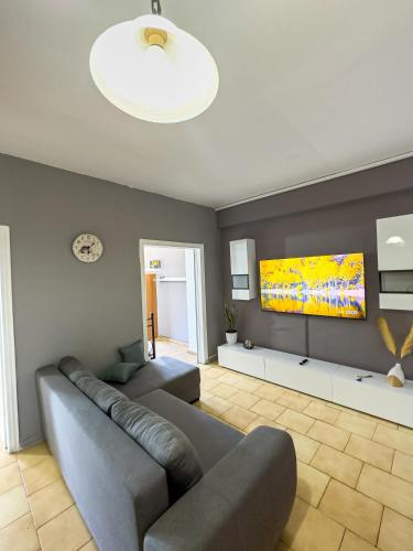 Downtown golden apartment