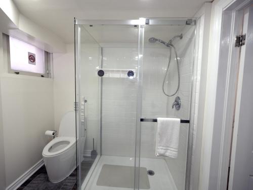 a bathroom with a shower and a toilet at Serene Niagara Guest House in Niagara Falls