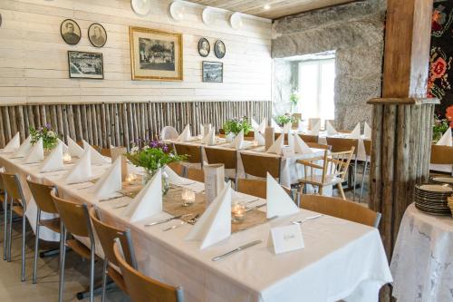 Restoran ili neka druga zalogajnica u objektu Lemettilä Countryside Accommodation